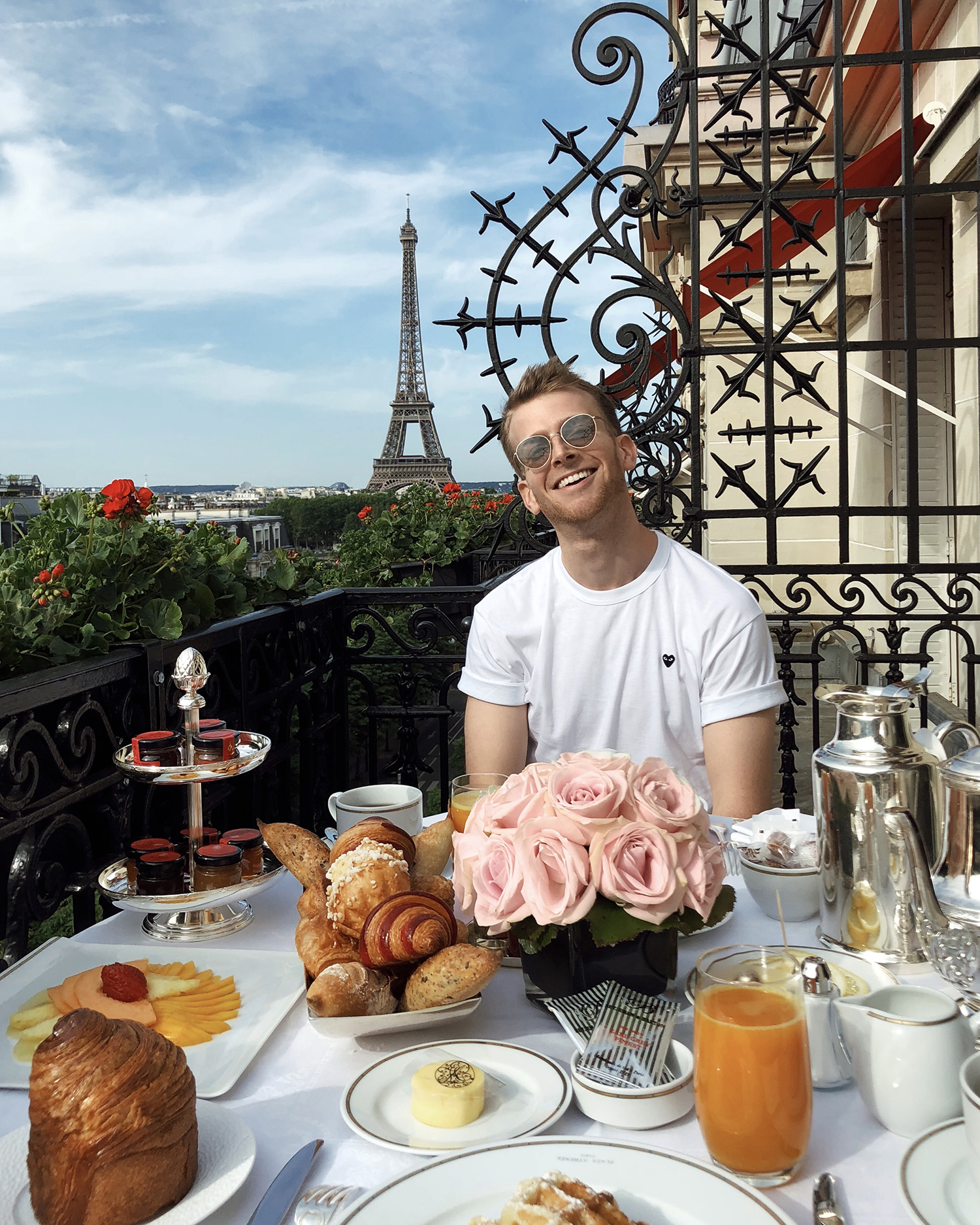 Breakfast in Paris with a view of the Eiffel Tower Stock Photo - Alamy